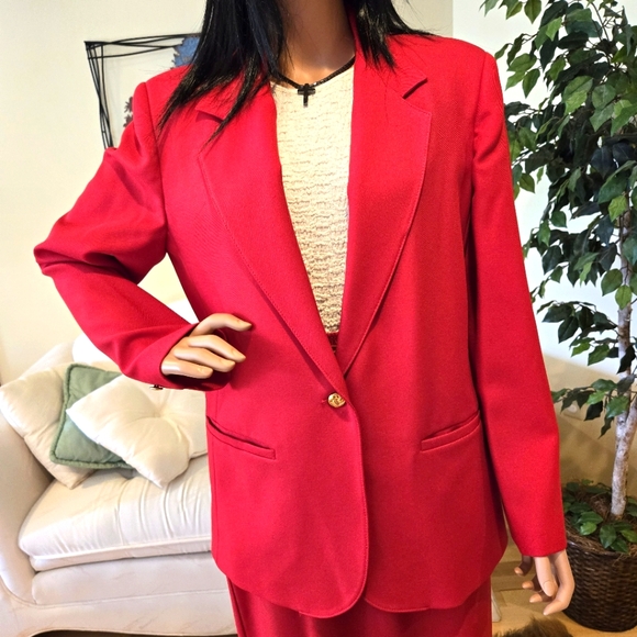 Classic Collection Woman's Red Business Suit with Belt, Size 12 - Picture 6 of 8
